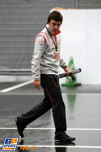 Archivo:Alonso le jode ir andando.jpg