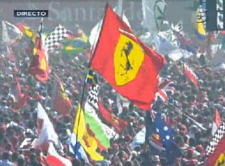 Archivo:Aficionados en Monza.jpg