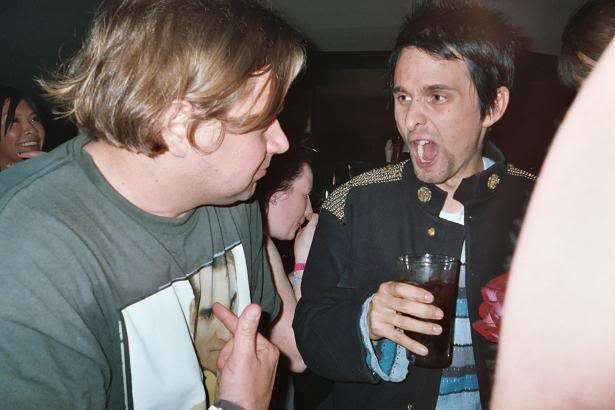 Archivo:Bar Discussion.jpg