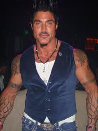 Archivo:Ricardo fort.jpg