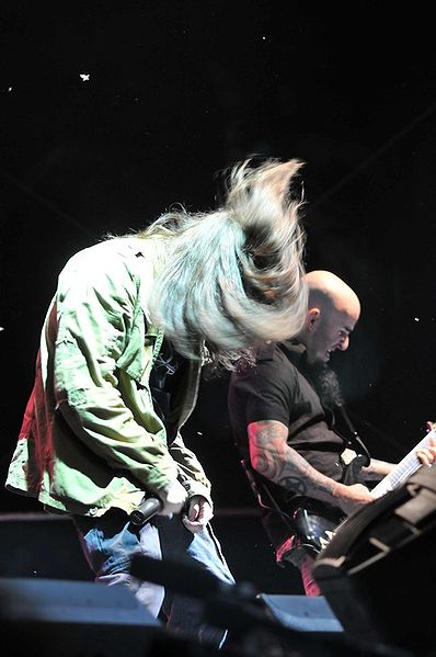 Archivo:398px-Anthrax06 @ INmusic festival.jpg