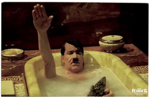 Archivo:Hitlerbath.jpg