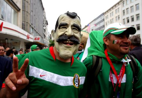 Archivo:Fox Disfraz.jpg