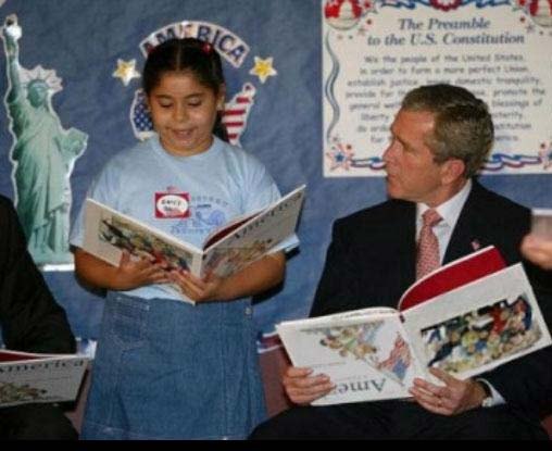 Archivo:Bush reads.jpg