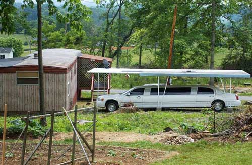 Archivo:Coche chabola.jpg