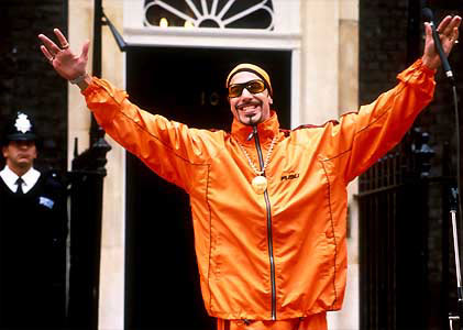 Archivo:Alig saluda.jpg