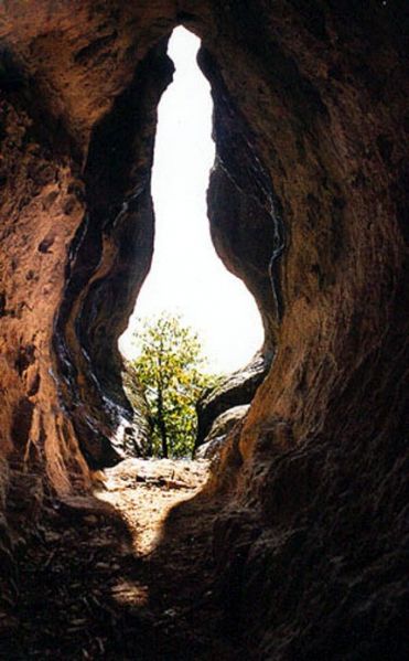 Archivo:Cueva falo.jpg
