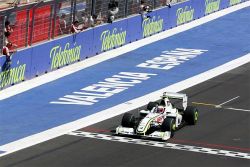 Barrichello ganó para Brawn