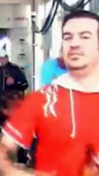 Archivo:Er tio de rojo.jpg