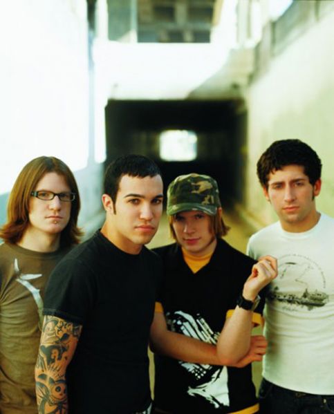 Archivo:Fall out boy2.jpg