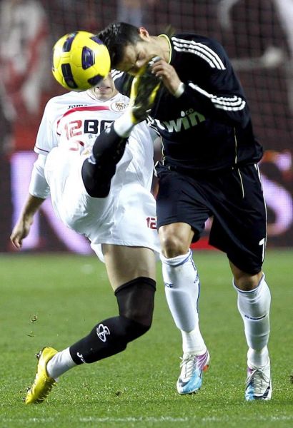 Archivo:Caceres patada.jpg